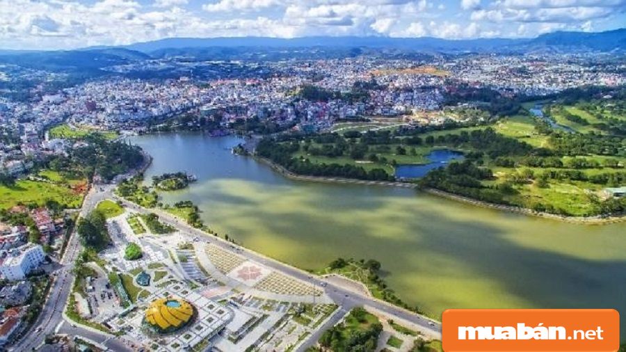 Cơ sở hạ tầng tại Đà Lạt ngày càng được đầu tư và phát triển hoàn thiện.