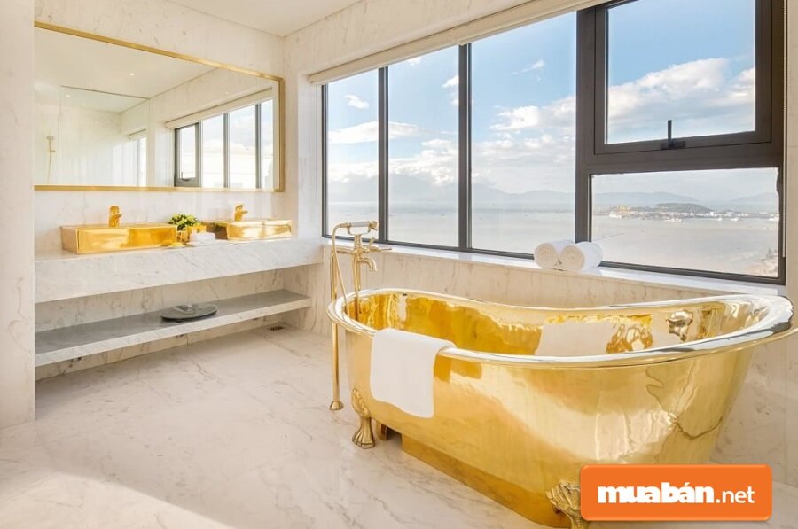 Khách nghỉ tại phòng President Suite có thể ghé thăm và sử dụng dịch vụ cao cấp và nội thất dát vàng.