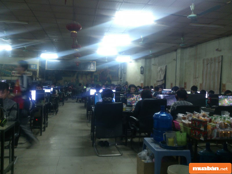 Làm việc quán net giờ đêm là điều không ít khó khăn Làm việc quán net giờ đêm là điều không ít khó khăn