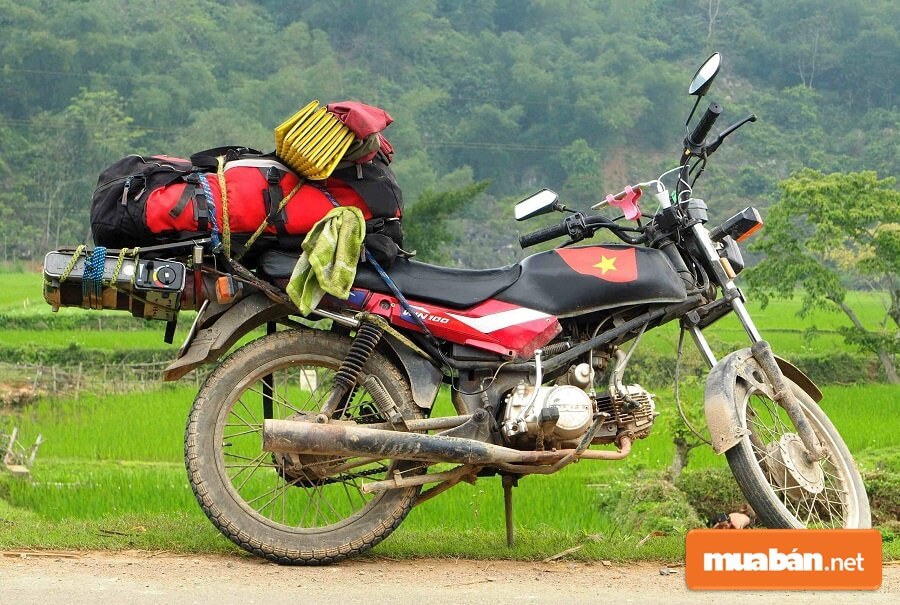 Honda Win 100 - Bạn Đường Tin Cậy Cho Những Ai Mê Phượt 4 Honda Win 100 Rất Cao Ráo, Thuận Tiện Đi Trong Phố Và Đường Trường Rất Phong Cách Và Thoải Mái Vừa Phải