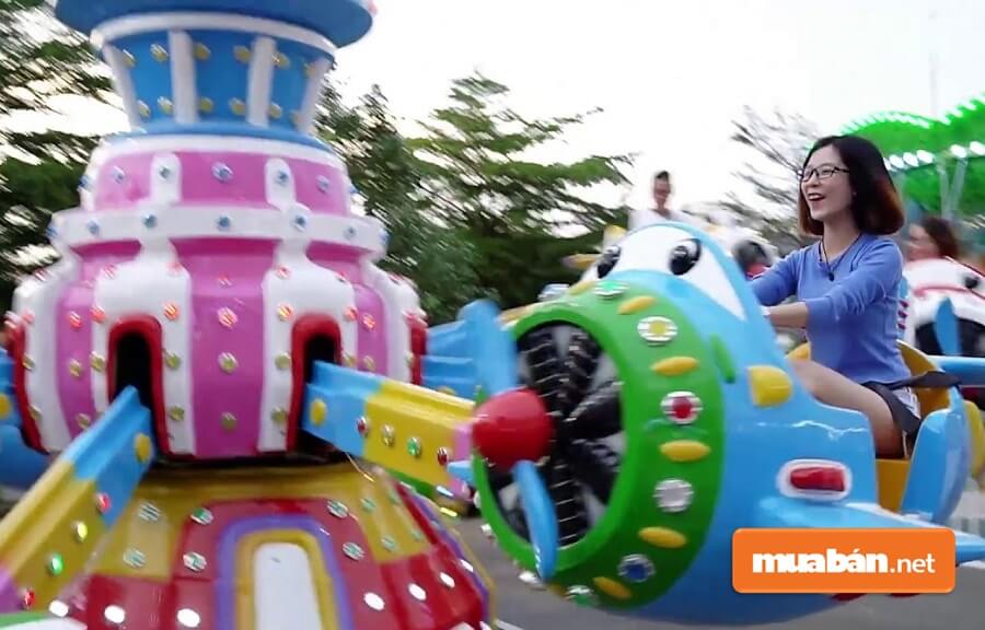 SC VivoCity còn đầu tư khu vui chơi khô và ướt dành cho trẻ em .