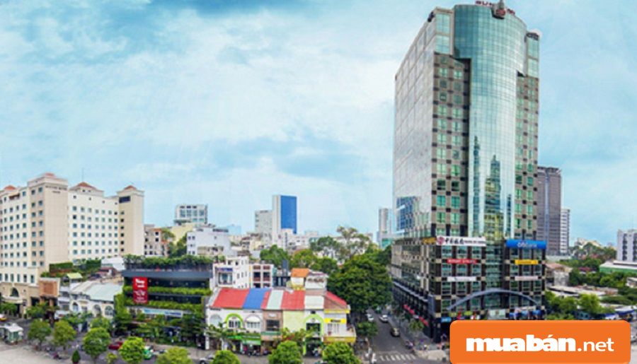 Xung quanh tòa nhà có khá nhiều tiện ích thuận lợi cho các khách hàng.