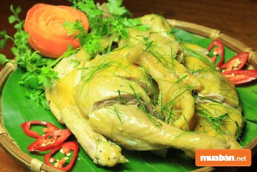 Thêm một món ngon ngày Tết miền Bắc rất được yêu thích nữa đó chính là thịt gà luộc.
