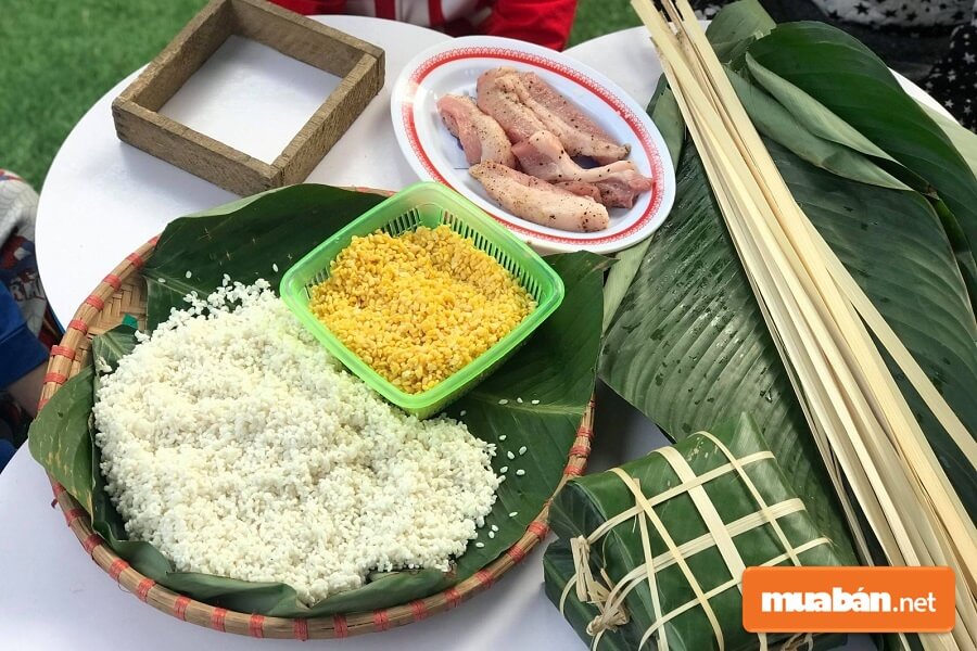 Nhắc đến món ngon ngày Tết miền Bắc thì bánh chưng xanh là món ăn không thể thiếu.