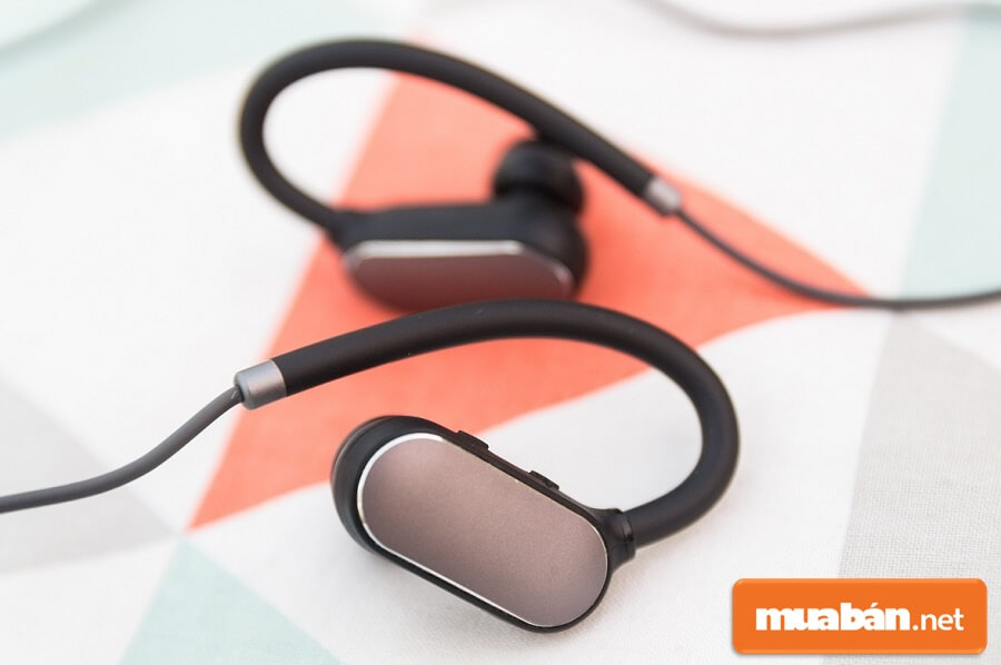 Tai Nghe Bluetooth Xiaomi Nào Đáng Mua Nhất Hiện Nay? 8 Xiaomi Mi Sport Cho Âm Thanh Sắc Nét, Kết Nối Bluetooth Mạnh Mẽ.