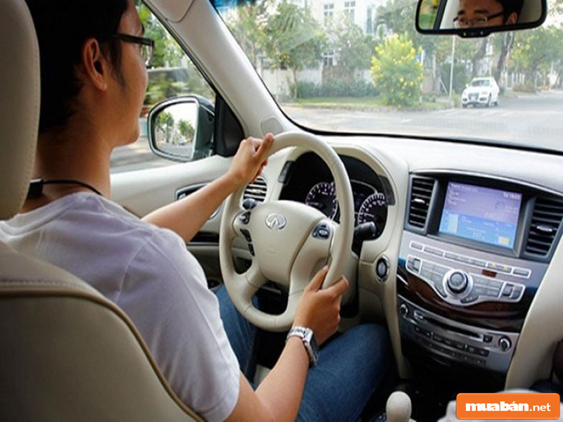 Lái xe riêng cho sếp hay gia đình rất được ưa chuộng