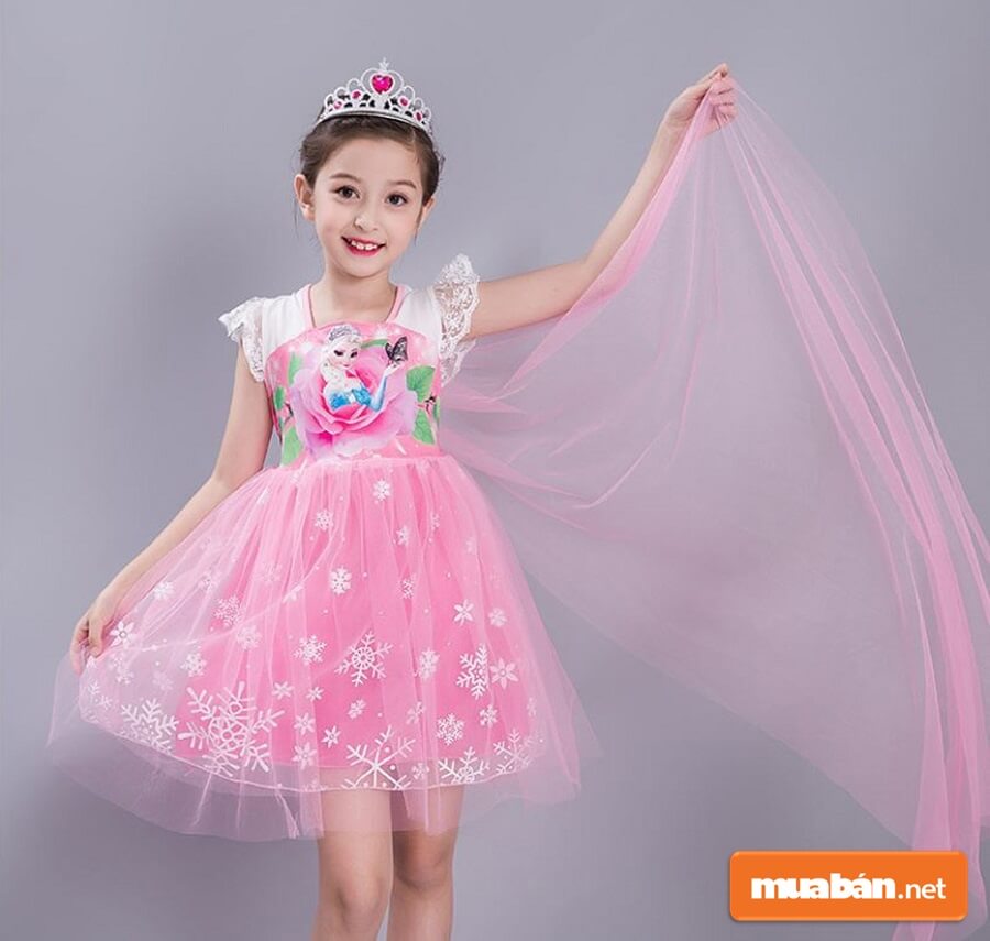 Một trong những mẫu váy công chúa năm nào cũng rất đắt hàng đó chính là đầm Elsa.
