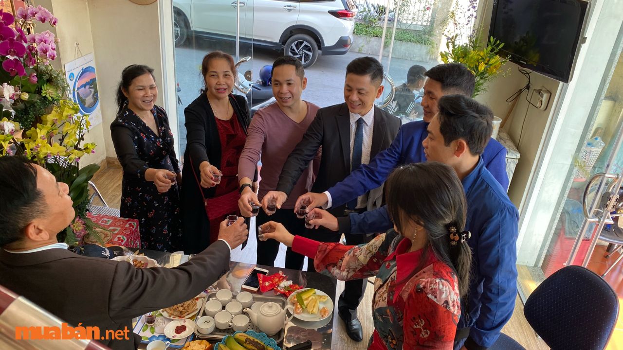 Những câu chúc Tết hay ngắn gọn nhất! 6 Mùng 2 quây quần nhà ngoại, trao nhau lời chúc thân tình