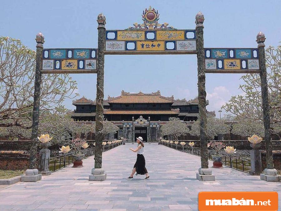 Tết Nên Đi Du Lịch Ở Đâu Với 5 Gợi Ý Hay Nhất! 15 Nếu Bạn Và Gia Đình Thích Sự Trầm Lắng, Cổ Kính Thì Tết Nên Đi Huế.