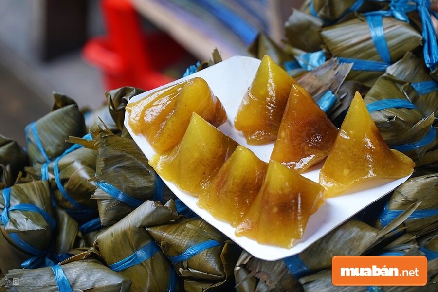 Bánh tro là một trong những món ăn phổ biến nhất trong ngày Tết Đoan Ngọ.