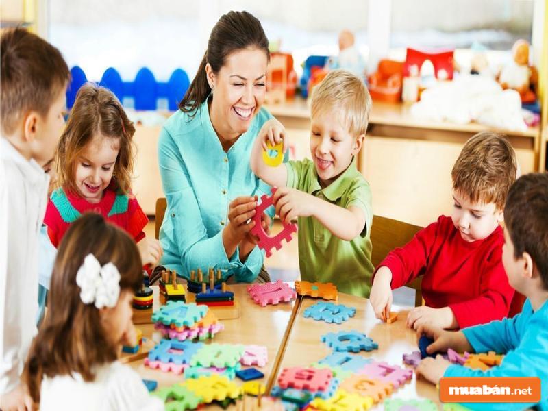 Các mẹ bỉm sữa tìm việc làm thêm tại nhà có thể chọn trông trẻ