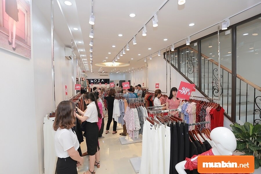 Việc Làm Ngày Tết 2020 Cho Sinh Viên Thu Nhập Hấp Dẫn Nhất 8 Nhân Viên Bán Hàng Tại Các Shop Thời Trang Cũng Là Việc Làm Ngày Tết Được Nhiều Bạn Trẻ Quan Tâm.