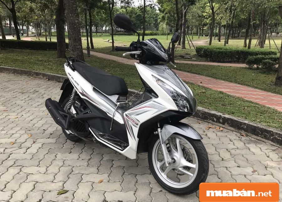 Động cơ 125cc có khả năng vận hành khá chắc chắn, đằm và êm kể cả khi đi đường xa.