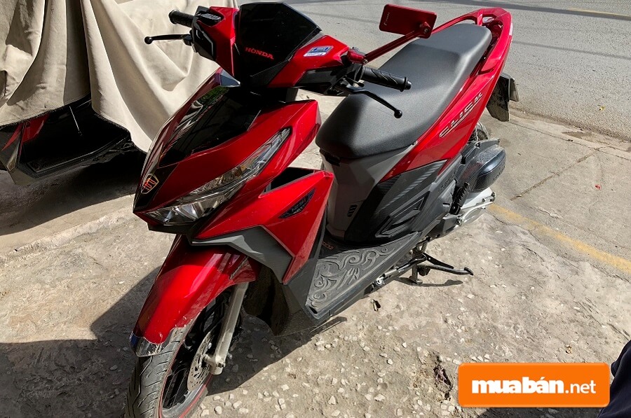 Người mệnh Thổ có thể chọn xe Click Thái 2017 màu đỏ, màu hồng.