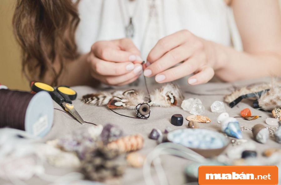 Gia Công Tại Nhà Tphcm Và 5 Cách Tìm Việc Đơn Giản Nhất! 9 Thường Các Xưởng May, Công Ty Dệt May Sẽ Cần Người Nhận Sản Phẩm Về Nhà Để Làm.