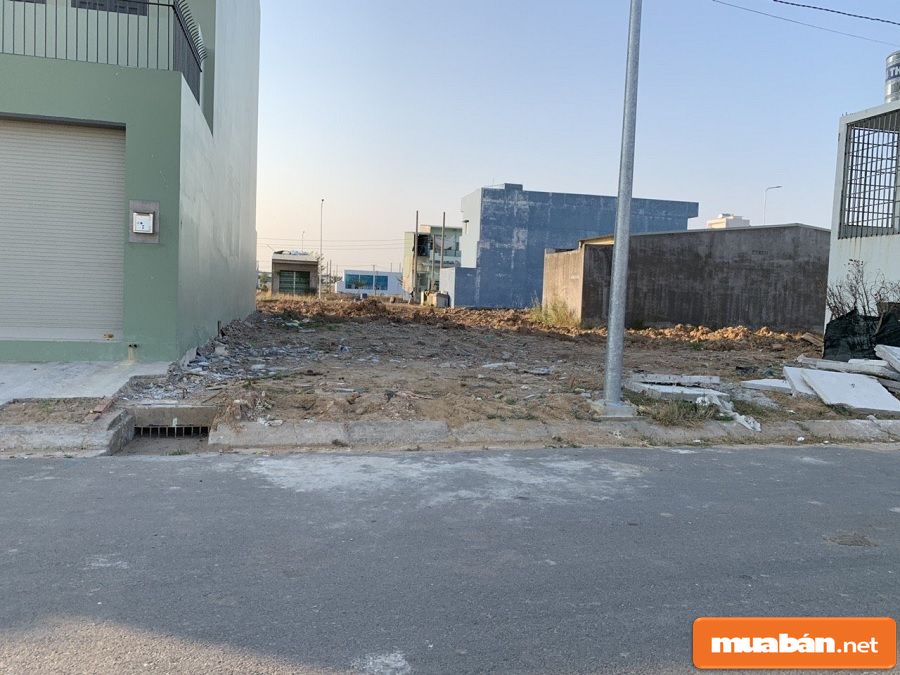 Nếu gặp phải đất nền mà chưa được phép phân lô, bạn khó kinh doanh buôn bán sau này.