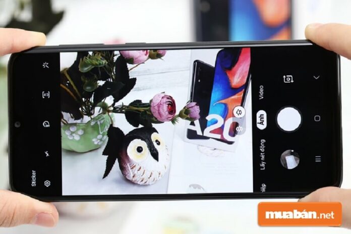 Điện thoại Samsung dưới 5 triệu: Mua loại nào pin trâu, chụp ảnh tốt?