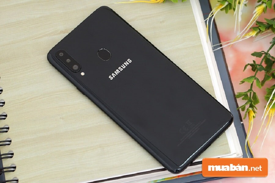 Điện Thoại Samsung Dưới 5 Triệu: Mua Loại Nào Pin Trâu, Chụp Ảnh Tốt? 8 Thiết Kế Màn Hình Mỏng, Viền Cân Đối Giúp Người Dùng Có Cảm Giác Cầm Nắm Vừa Vặn Trên Tay.