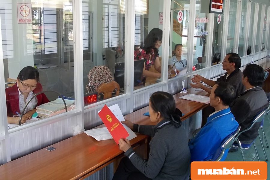 Hợp đồng chuyển nhượng là một trong những yếu tố bắt buộc các bên phải công chứng.