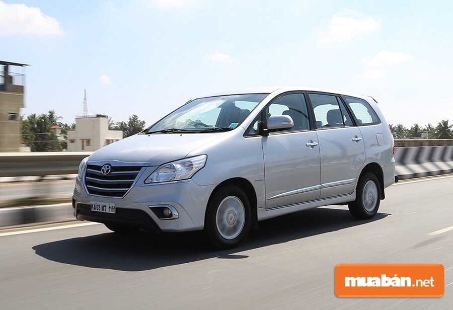 Innova 2015: Lựa Chọn Hoàn Hảo Cho Ai Muốn Mua Xe Ô Tô Cũ Cho Gia Đình 3 Innova 2015 Trông Vô Cùng Mạnh Mẽ Và Hầm Hố.
