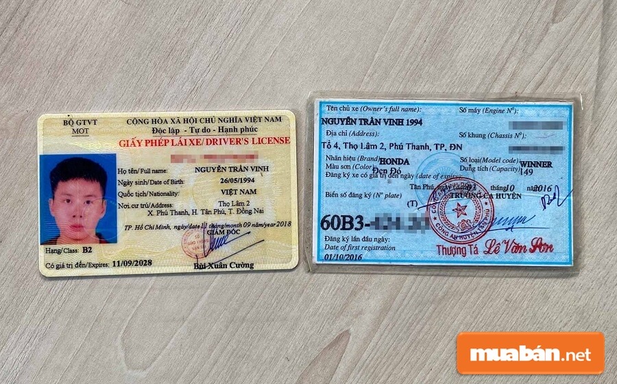 Thủ tục mua bán xe máy cũ sẽ bao gồm công đoạn rút hồ sơ gốc.