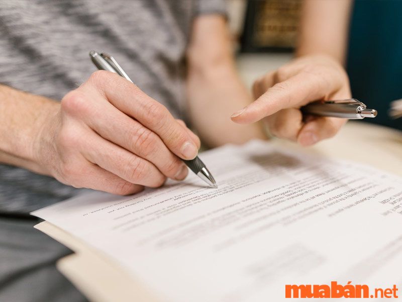 Cần tìm hiểu kỹ những điều cần làm rõ trong hợp đồng thuê phòng trọ trước khi đặt bút ký