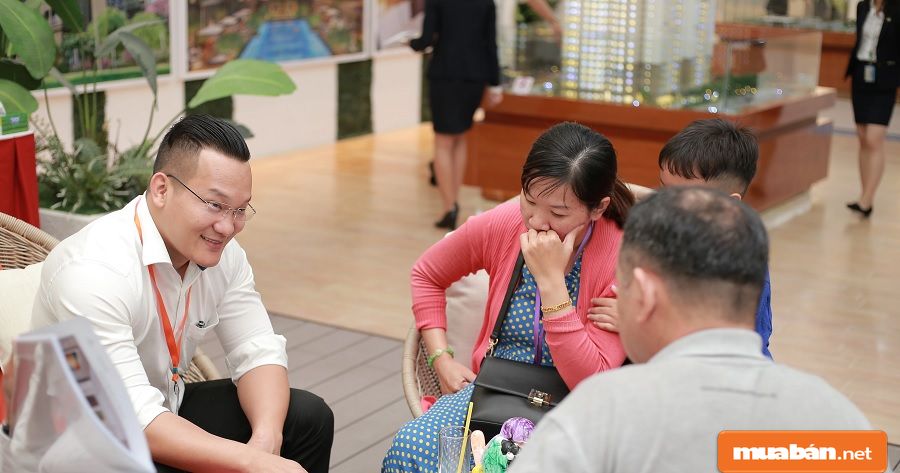 Bạn hãy đưa ra những yêu cầu cụ thể về vấn đề tiền cọc, tiền nhà, hình thức thanh toán...