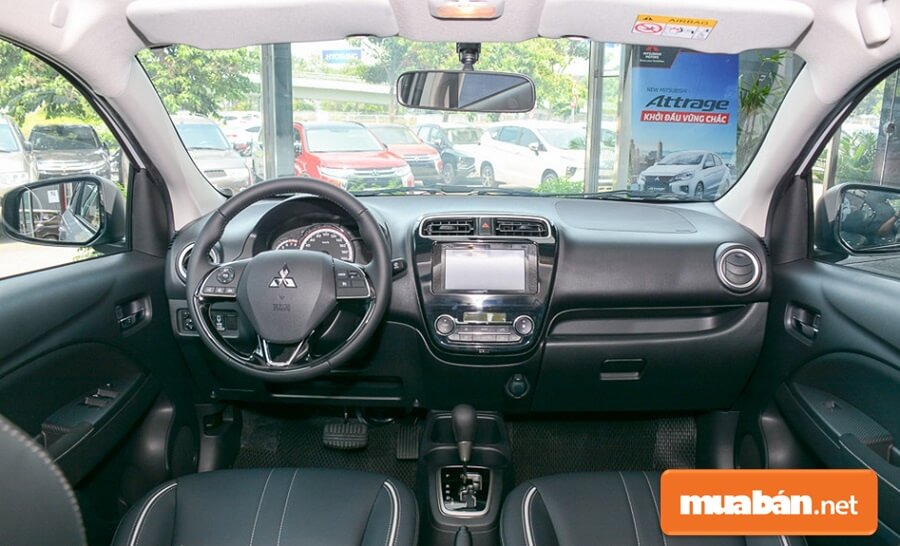 Attrage 2020 còn sở hữu loạt trang bị đáng chú ý như: Chìa khóa thông minh, khởi động nút bấm, nút chỉnh âm thanh trên vô lăng