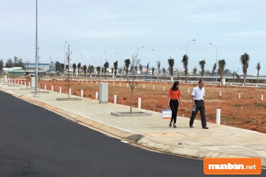 Kinh Nghiệm Mua Nhà Giấy Tay An Toàn, Hạn Chế Tối Đa Rủi Ro 6 Hãy Xem Xét Kỹ Khu Đất, Người Bán Và Giấy Tờ Tùy Thân Của Chủ Miếng Đất Khi Mua Bán Bằng Giấy Tay