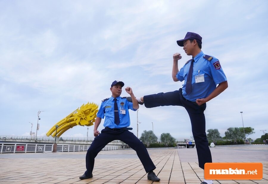 Ngoài nghiệp vụ cơ bản thì nhân viên bảo vệ tại một số đơn vị còn được đào tạo cả những nghiệp vụ được nâng cao.