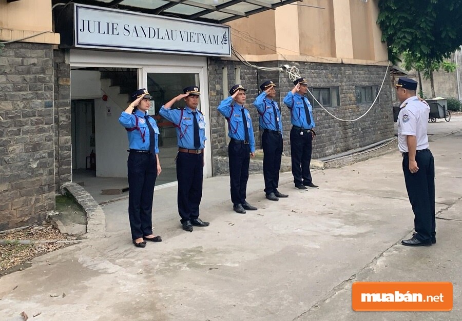 Việc làm bảo vệ thường xuyên phải đối mặt với nguy hiểm.
