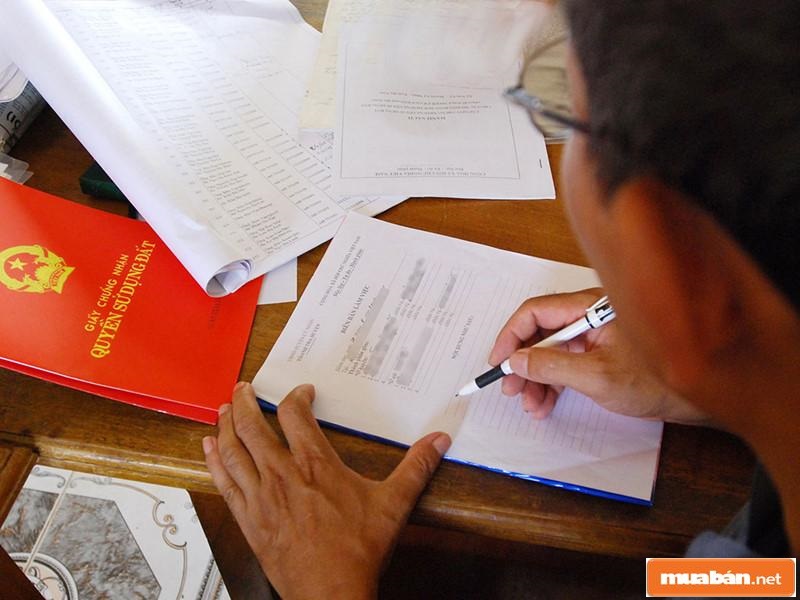 Bán Nhà Chính Chủ - Thận Trọng Trước Những Thông Tin Sai Lệch 3 Mua Nhà Chính Chủ Cần Kiểm Tra Kỹ Thông Tin Trên Giấy Tờ Nhà Đất