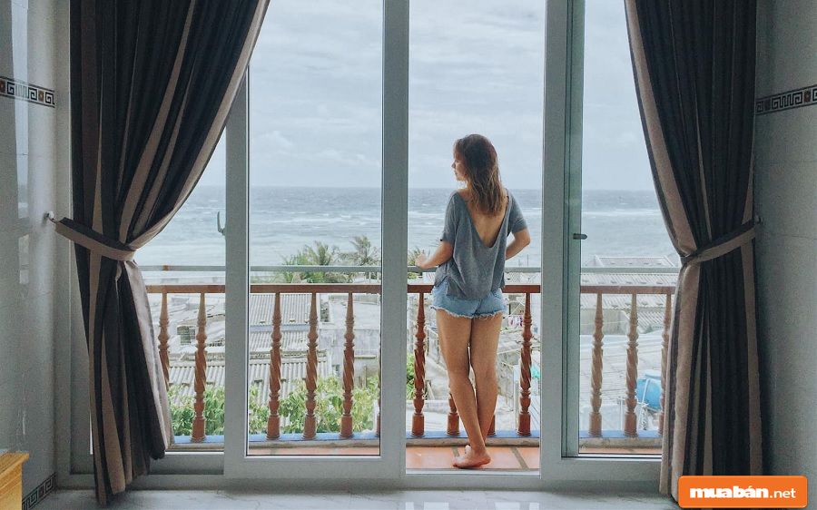 Bạn có thể chủ động lưu trú tại các homestay với nhiều view đẹp nhìn ra biển.