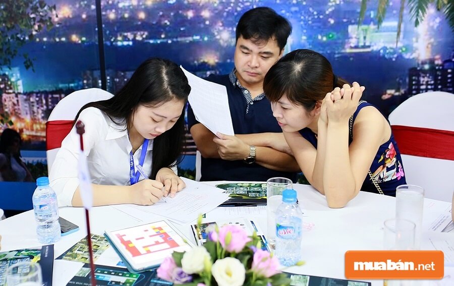 Mua Chung Cư Trả Góp: Điều Gì Khiến Khách Hàng Do Dự Nhất? 7 Do Đó, Chi Phí Ít Thì Mua Chung Cư Sẽ Phù Hợp Mới Mức Tài Chính Nhất. Nhưng Cần Sự Tính Toán Kỹ Lưỡng Và Cẩn Thận Khi &Quot;Chọn Mặt Gửi Vàng&Quot; Để Tránh Sai Lầm Đáng Tiếc.