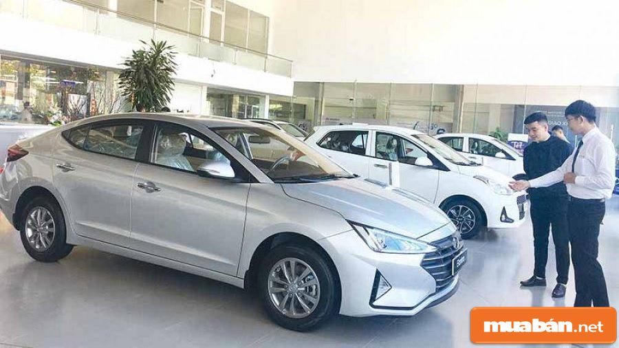 Thuê Xe Tự Lái Hay Thuê Xe Có Lái Tốt Hơn? 9 Nên Kiểm Tra Kỹ Tổng Thể Xe Xem Có Vết Trầy Xước Hay Móp Méo Gì Bên Ngoài Hay Không?
