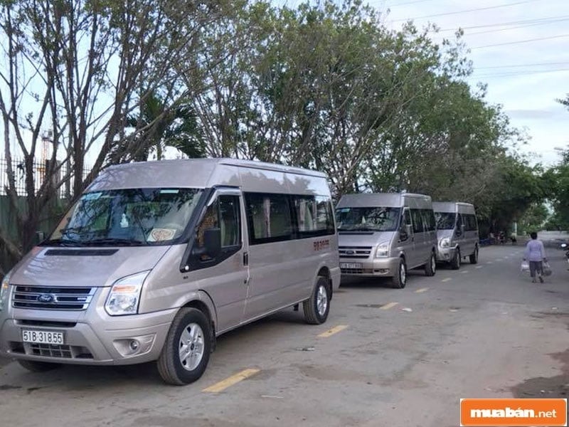 Nên tham khảo bảng giá thuê xe từ thị trường