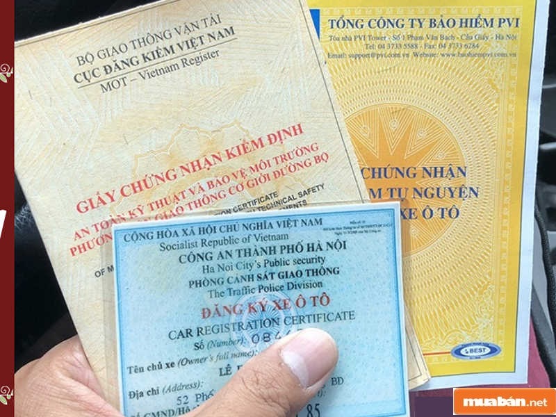 Giấy tờ xe cần xem xét kỹ lưỡng trước khi ký hợp đồng thuê xe 16 chỗ