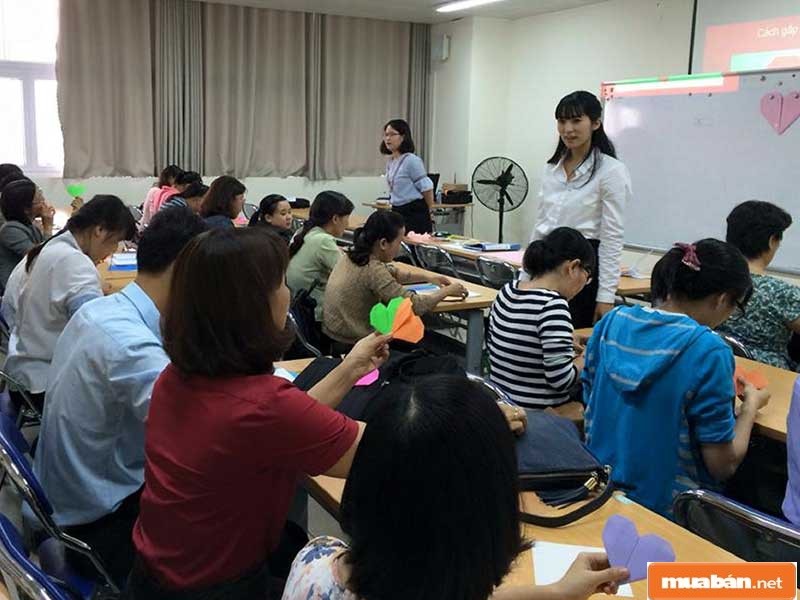 Nhiều trung tâm ngoại ngữ tuyển dụng giáo viên tiếng Nhật