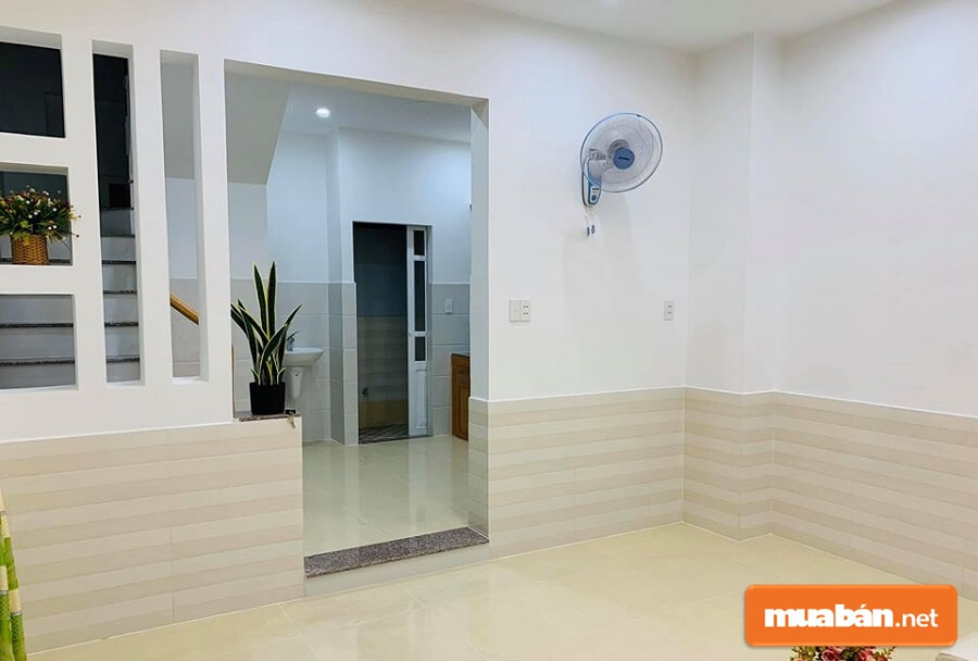 Nên xác minh tính pháp lý, chính chủ của nhà đất trước khi mua.