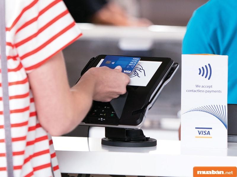 Xem xét kỹ lưỡng hình thức thanh toán, thời gian thanh toán và bàn giao đất được ghi trong hợp đồng