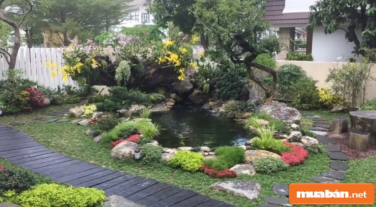 Tùy thuộc vào diện tích của sân vườn để bạn chọn kích thước đá thích hợp.