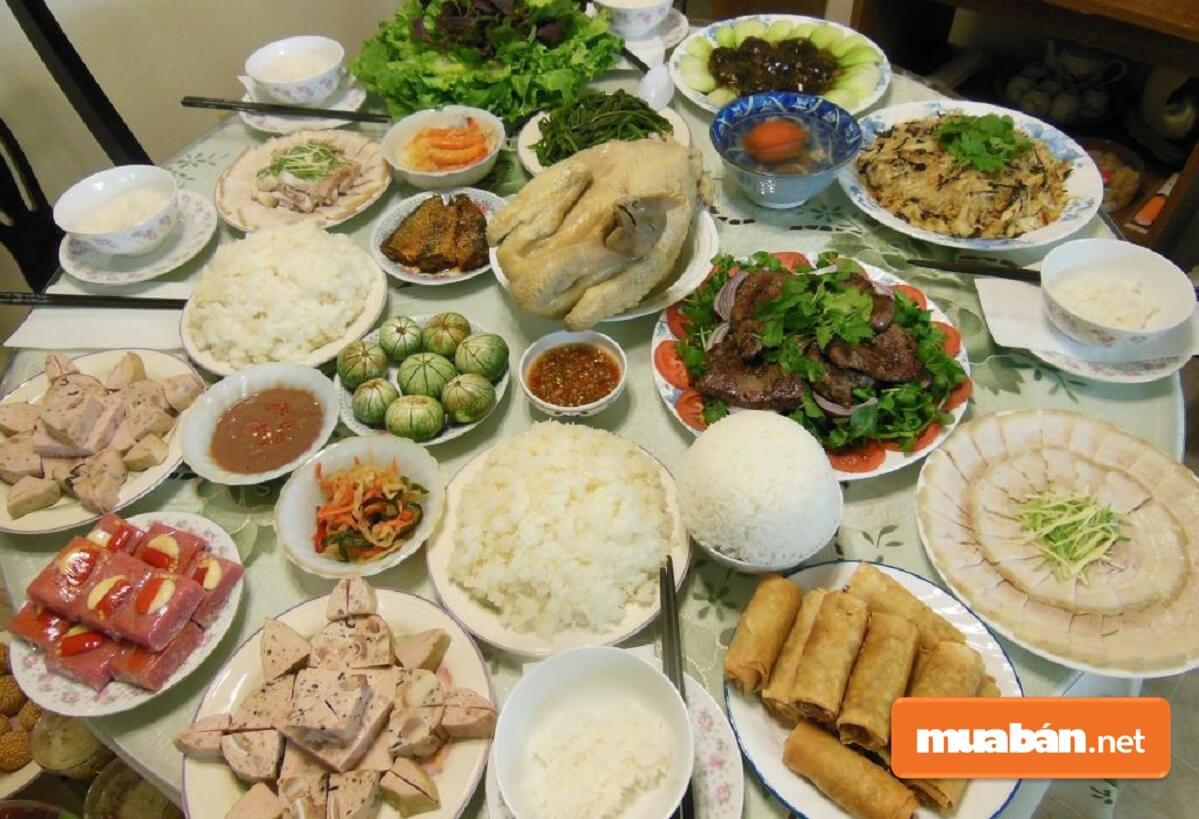 Mâm cúng tất niên ở cơ quan, doanh nghiệp không phải đặc biệt quá cầu kỳ.