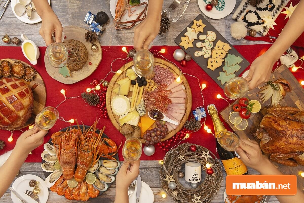Thời gian cúng tất niên cơ quan nên tiến hành lúc trưa.