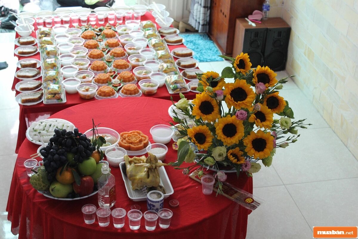Bàn thờ cúng bài bản, trang nghiêm