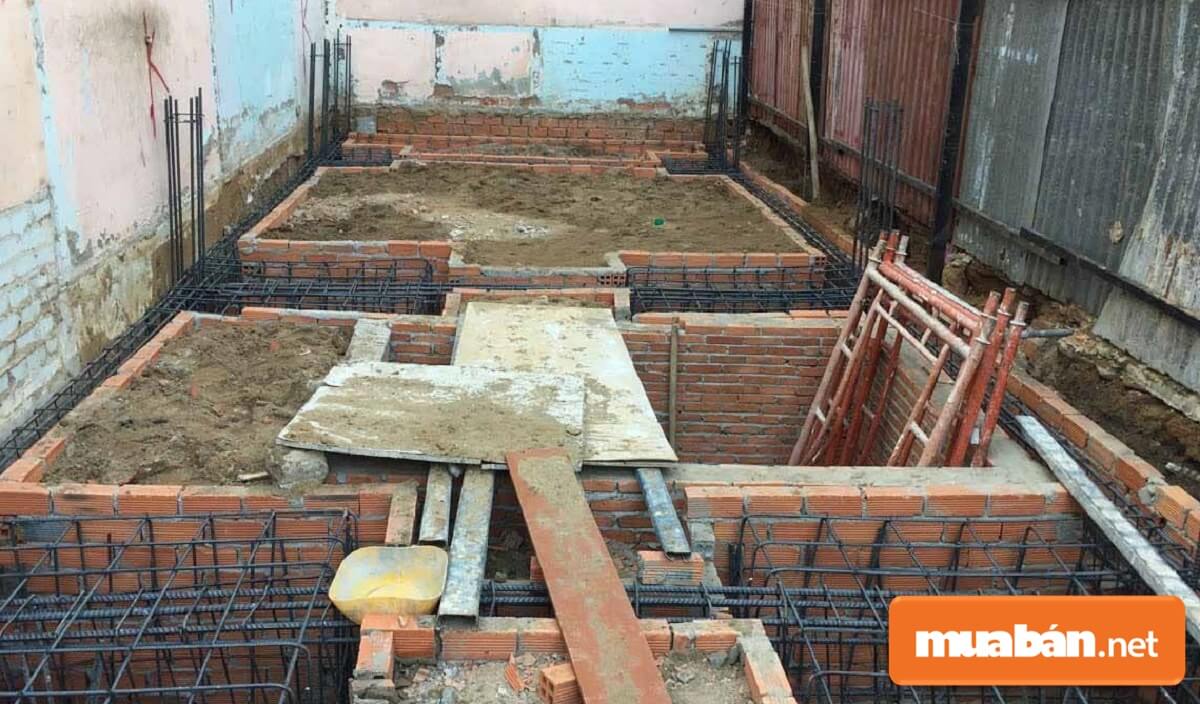 Tính chi phí làm móng nhà để biết được tổng chi phí xây dựng là bao nhiêu.