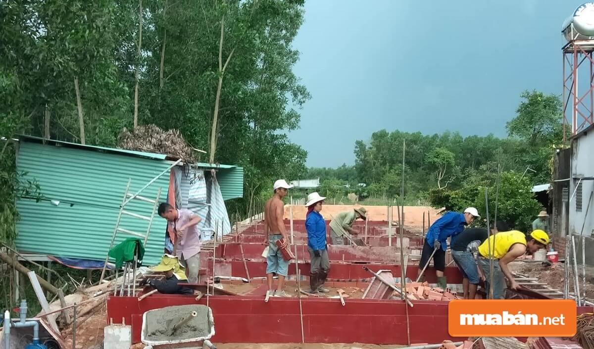 Nhiều người phải chờ liên tục trong suốt một thời gian dài nhưng vẫn không chọn được năm đẹp để xây nhà/mua nhà. Giải pháp tốt nhất đặt ra là mượn tuổi xây nhà, mượn tuổi làm nhà.