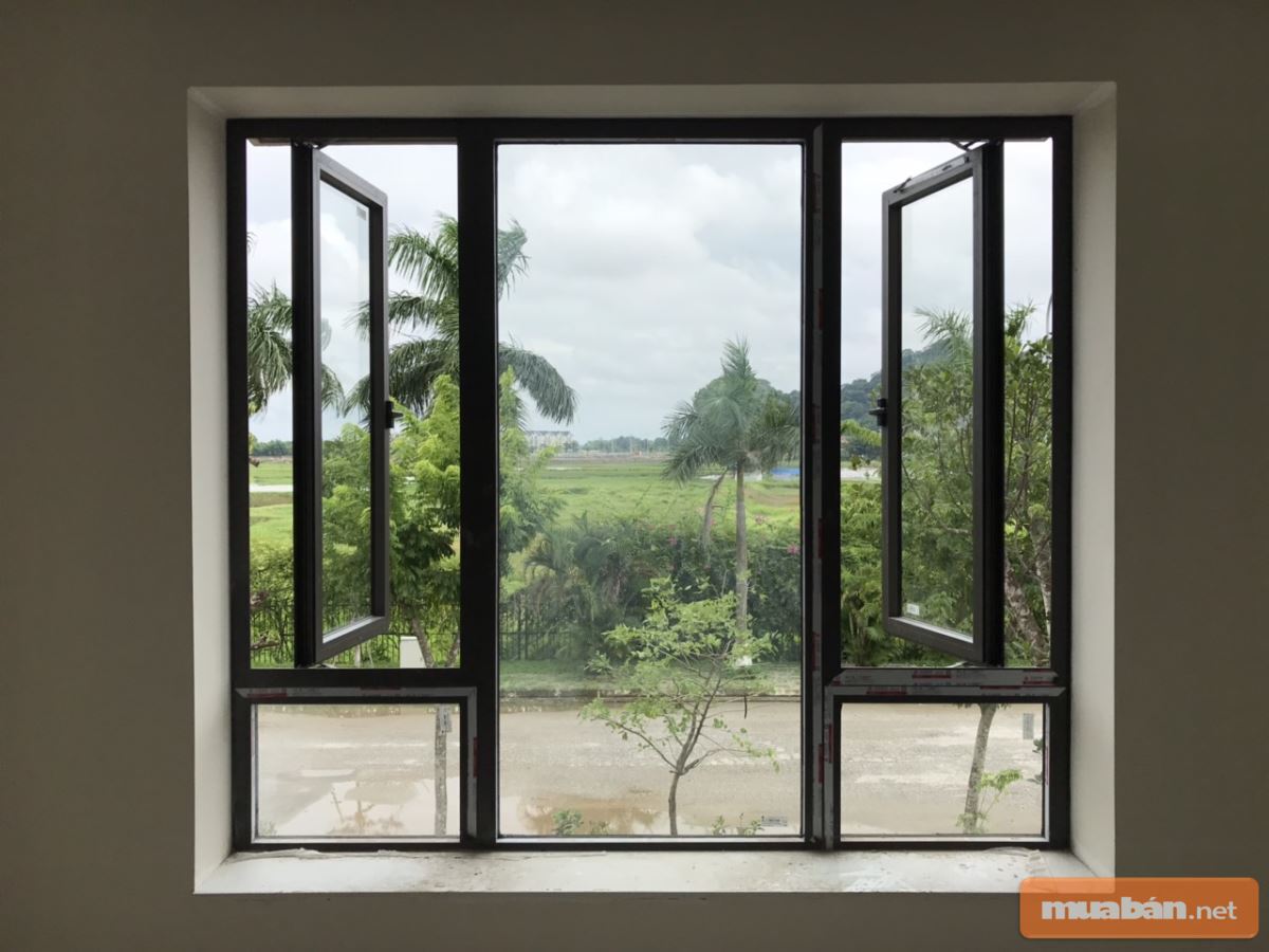 Một mẫu cửa đẹp làm bằng nhôm