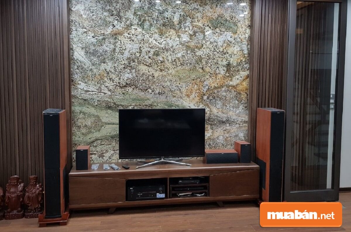 Các loại các mẫu kệ tivi đẹp bằng gỗ tự nhiên không chỉ có tính thẩm mỹ cao mà còn rất bền.