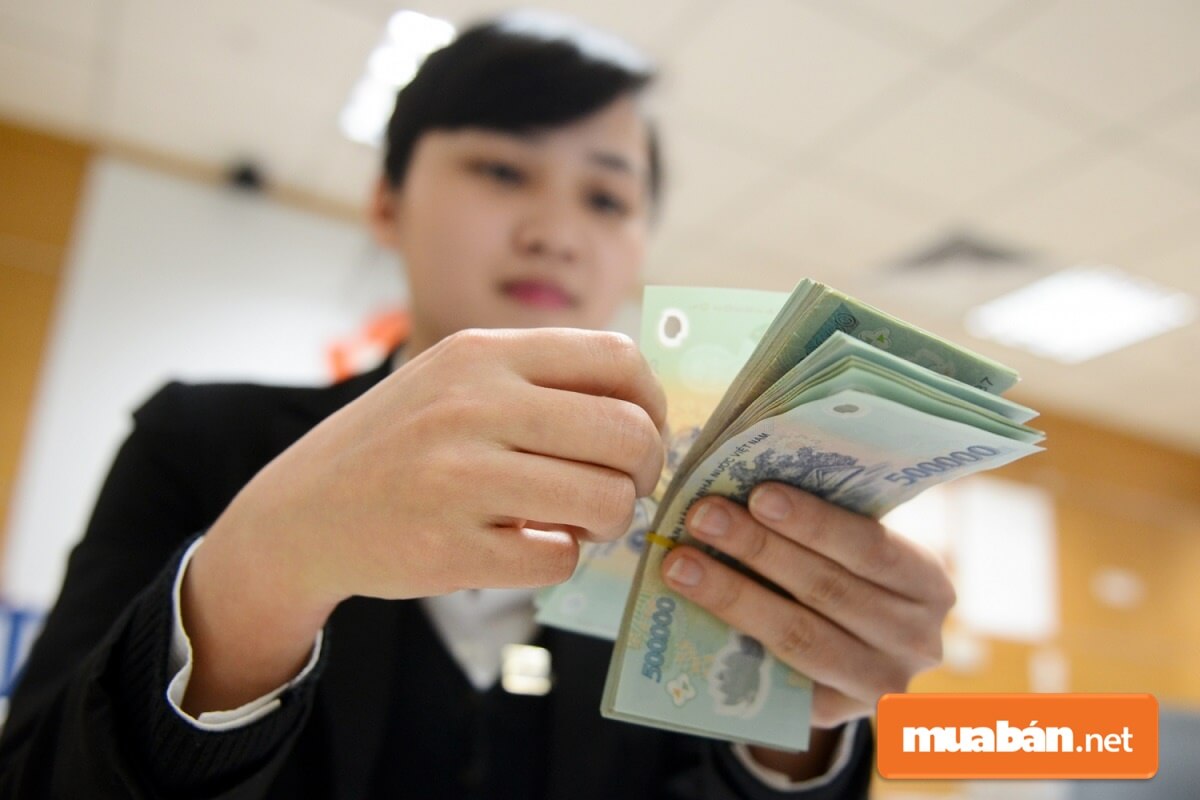 Thưởng cho người lao động vào dịp 30/4 và 01/5 là không bắt buộc, có thể nhiều hoặc ít.