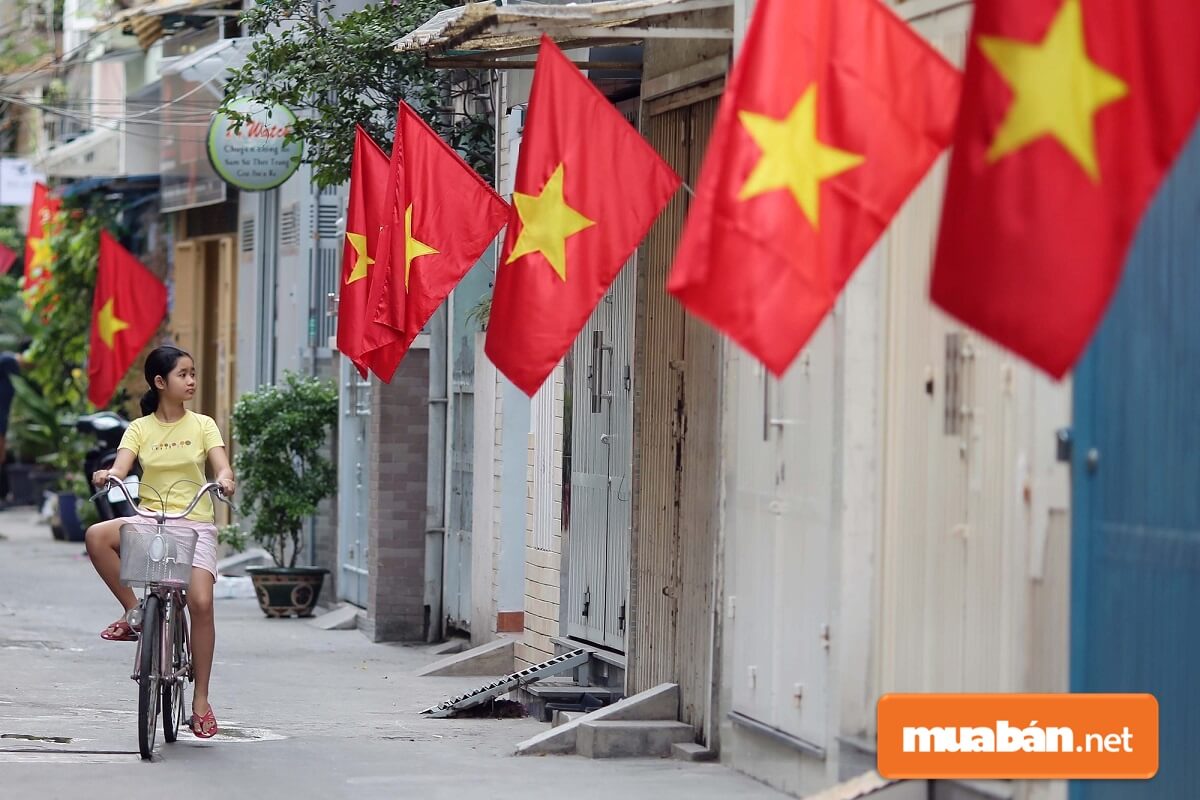 Nghỉ lễ 30/4 nhiều doanh nghiệp chỉ thông báo ngắn gọn, đơn giản, đầy đủ nội dung là được.
